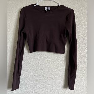 Brown crop top 🤎